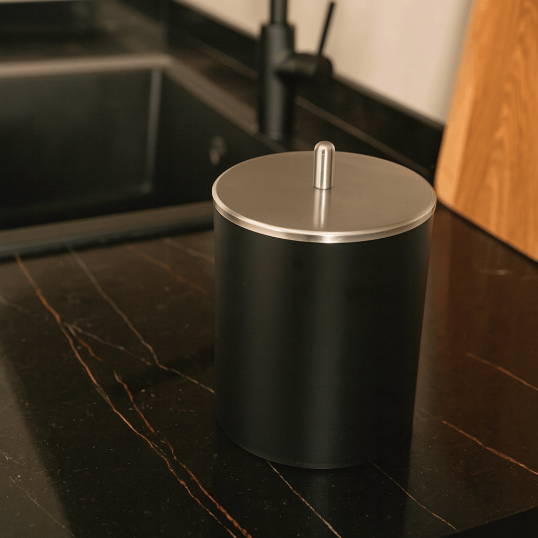 Lixeira Preta 5 Litros Com Tampa Inox